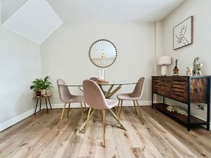 Lounge Diner- click for photo gallery